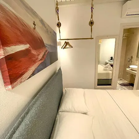 레프터리스 Mykonos Town